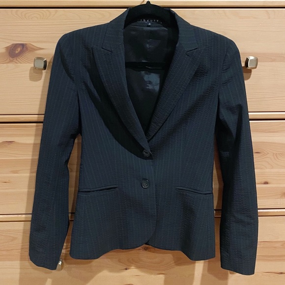 Theory gently worn black striped women’s blazer - Picture 2 of 10